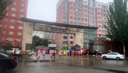 上千名孩子“占领”小区，小饭桌惹出大麻烦