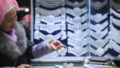 白银价格逼近7元大关，银砖也悄悄流行，贵金属市场有多狂热？