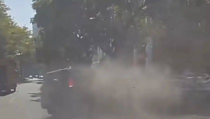 广州警方：康某（男，61岁）被带走调查