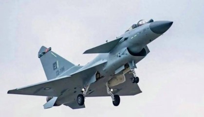 印巴空战升级：歼-10CE击落阵风，台湾军迷哑口无言，西方武器神话终破灭！