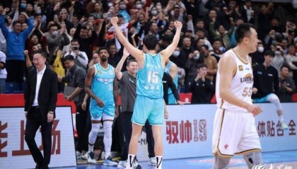 热血沸腾!青岛男篮最后三分钟14-0绝地翻盘,队史首次单赛季双杀辽宁