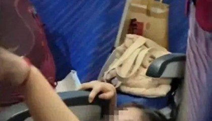 南航打人“熊家长”社死!视频曝光,身份被扒,怪不得敢嚣张打人
