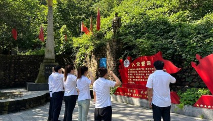 工行唐山分行个贷部到迁安塔寺峪开展党建活动