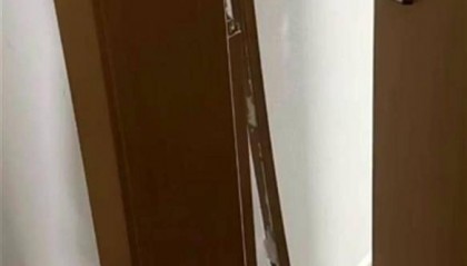 上海一高校男生晚上撞开女生寝室门，校方：醉酒后走错了