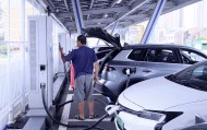 每5辆电动汽车就有2个充电桩，我国建成全球最大电动汽车充电网络