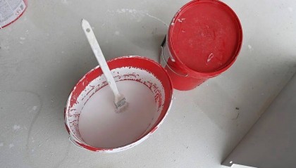 西安一名48岁油漆工地下室刷漆中毒，抢救四天后离世，警方已介入