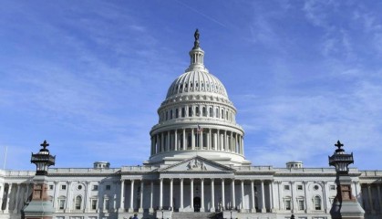 狠起来自己都骂？特朗普在沙特演讲：以后美国再也不干涉他国了