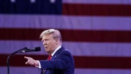 再不停火就危险了！特朗普再发最后通牒：限俄12天达成和平协议，信号强烈