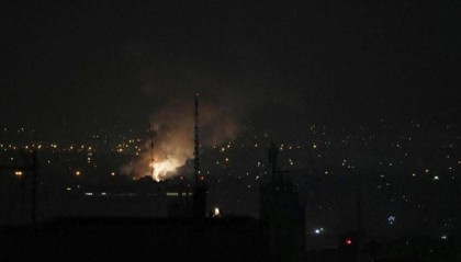 以色列关闭领空，伊朗甩出“王牌”，内塔尼亚胡强势发声，中方紧急发出提醒