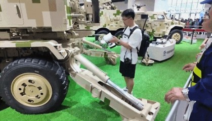 航展现场有“特务”？手持Artec扫描仪，对自动榴弹炮一通狂扫！