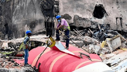 印度航空空难最新进展：失事航班黑匣子录音显示，机长关闭两台引擎燃油开关或直接导致坠机