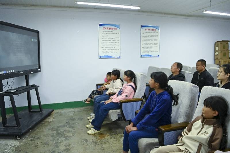 学龄生源将先达峰后减少， 国常会明确：适应人口变化办学