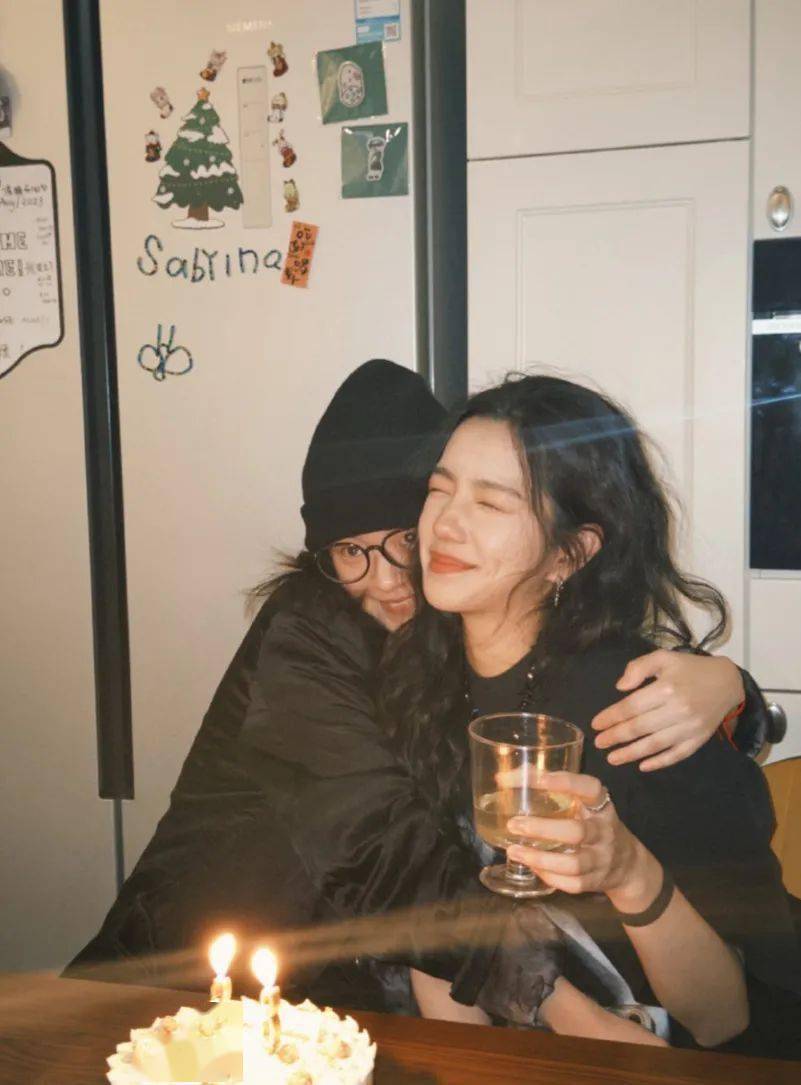 郑恺苗苗婚变？汪峰把大女儿赶出国？邓为脸垮了？京圈三姐妹绝交？李溪芮被踢出嘉行内幕？