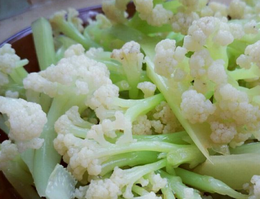 菜花该怎样炒？怎样超比较好吃？我们来看一看吧！