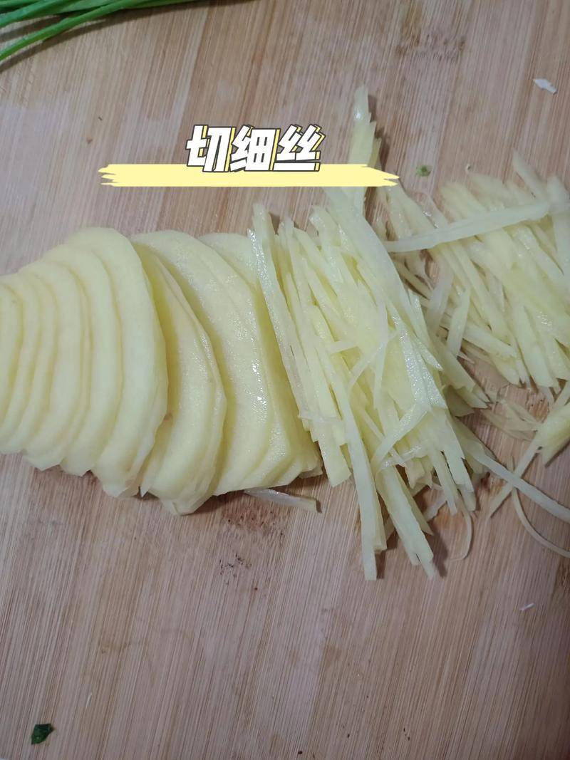 为什么我炒的土豆丝会糊，怎样避免？