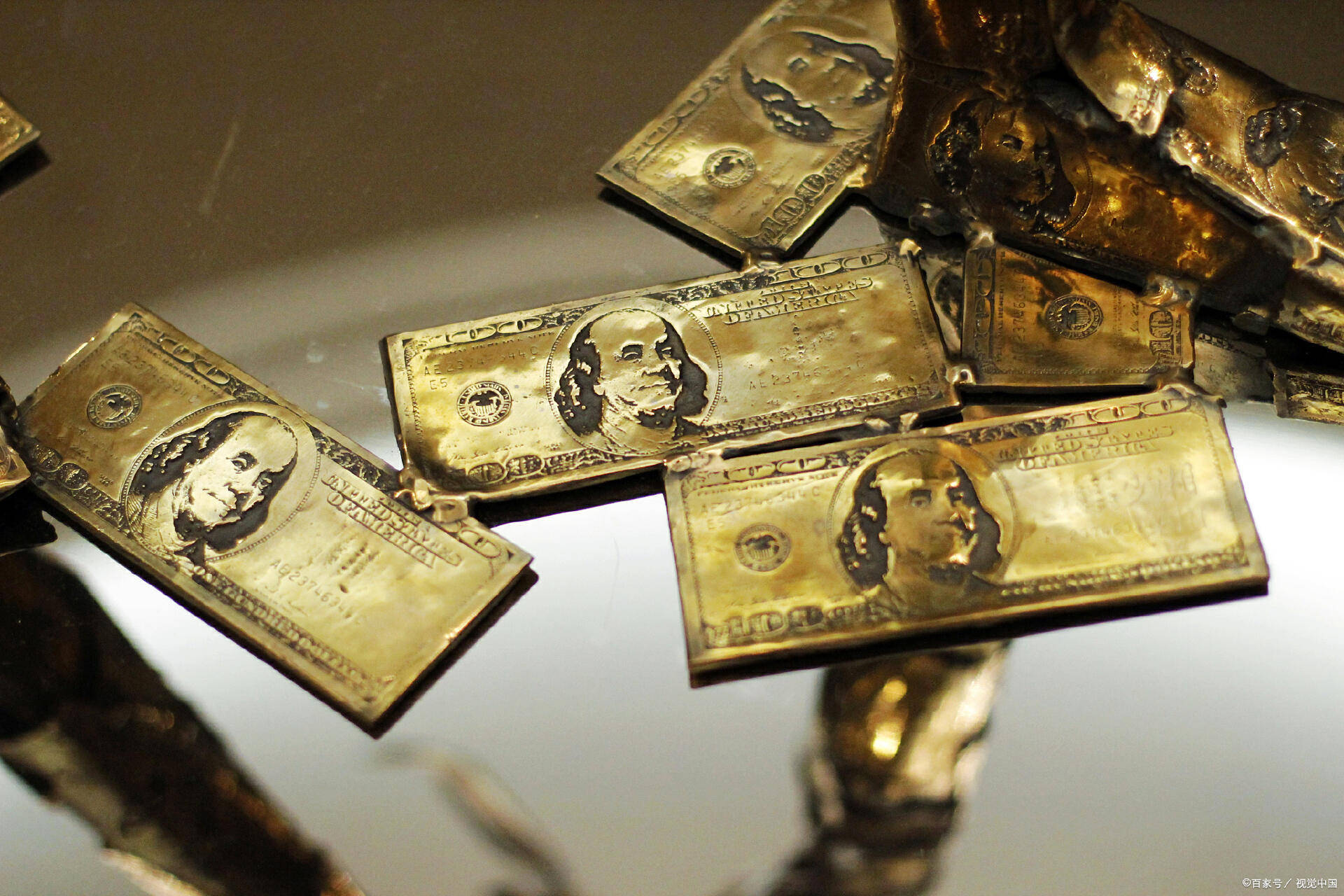 贵金属市场展望：黄金独领风骚，钯金、铂金与白银承压