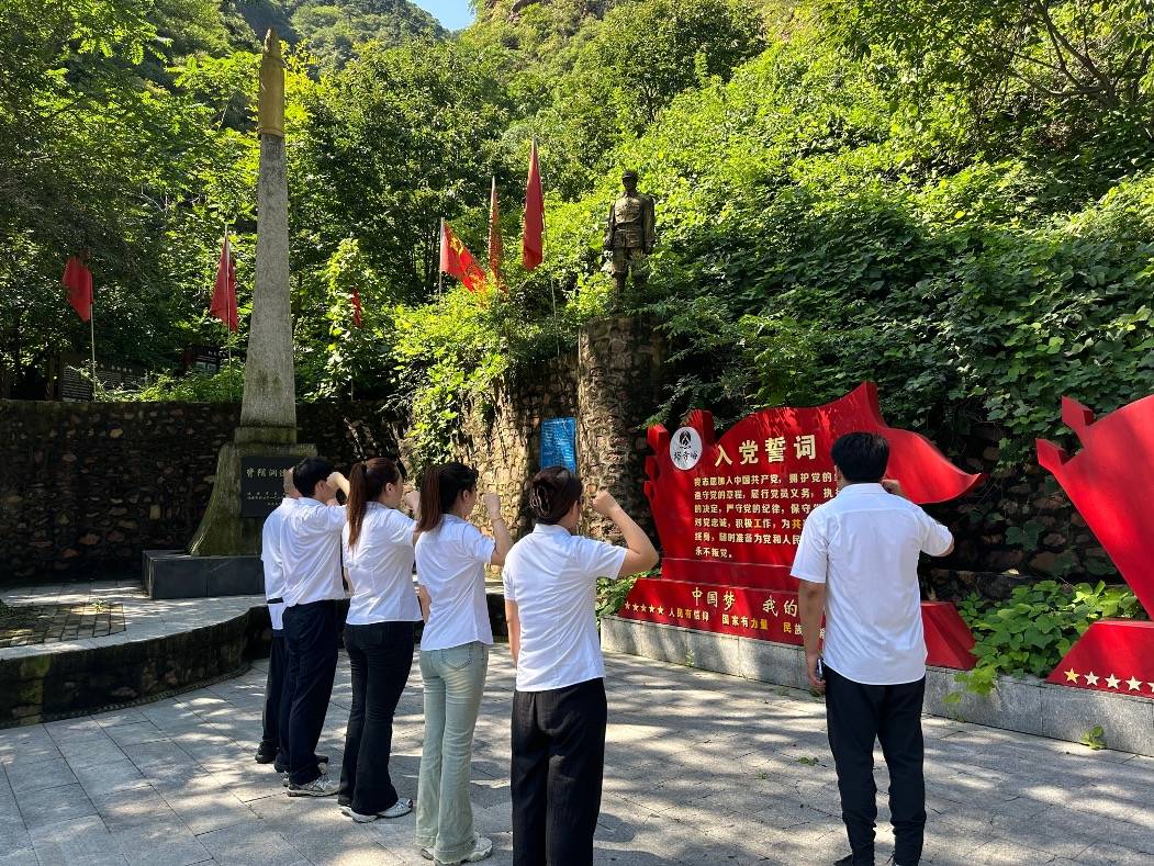 工行唐山分行个贷部到迁安塔寺峪开展党建活动