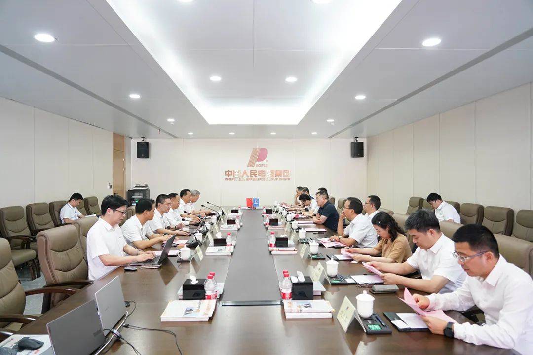 工行信贷与投资管理部总经理李夺一行到人民控股考察调研