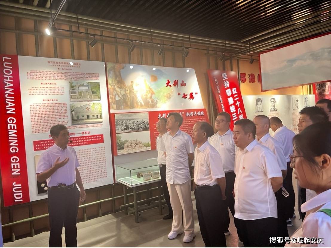 工行宿松支行党总支与普惠金融事业部党支部联合开展主题党日活动