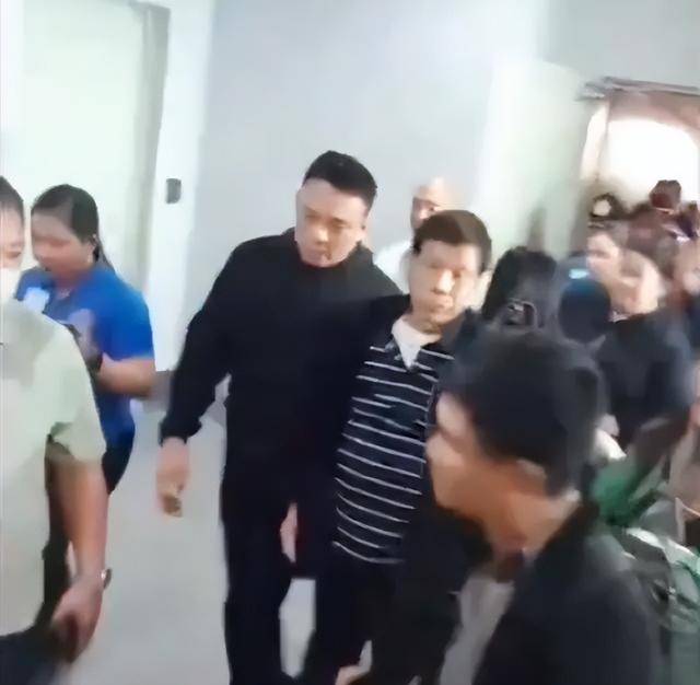 从风光总统到阶下囚，杜特尔特被逮捕后，他的家族该何去何从