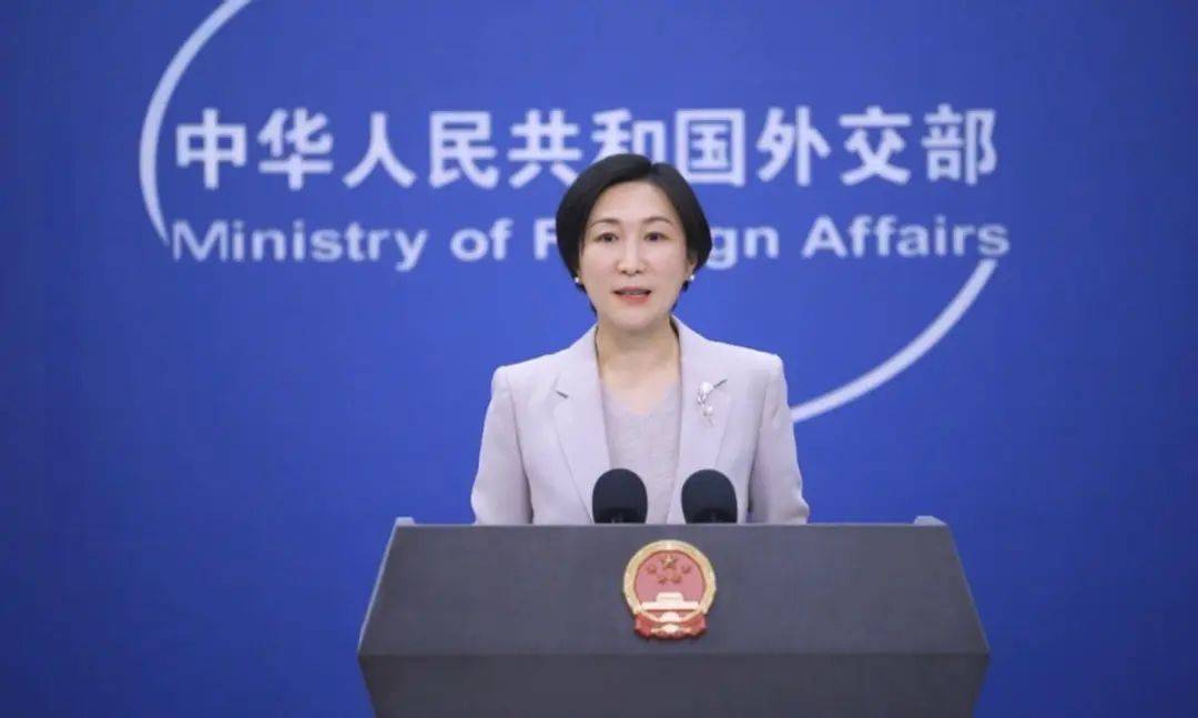 最后几天签字，李嘉诚次子急赴北京，官方发布新规，给李指明路