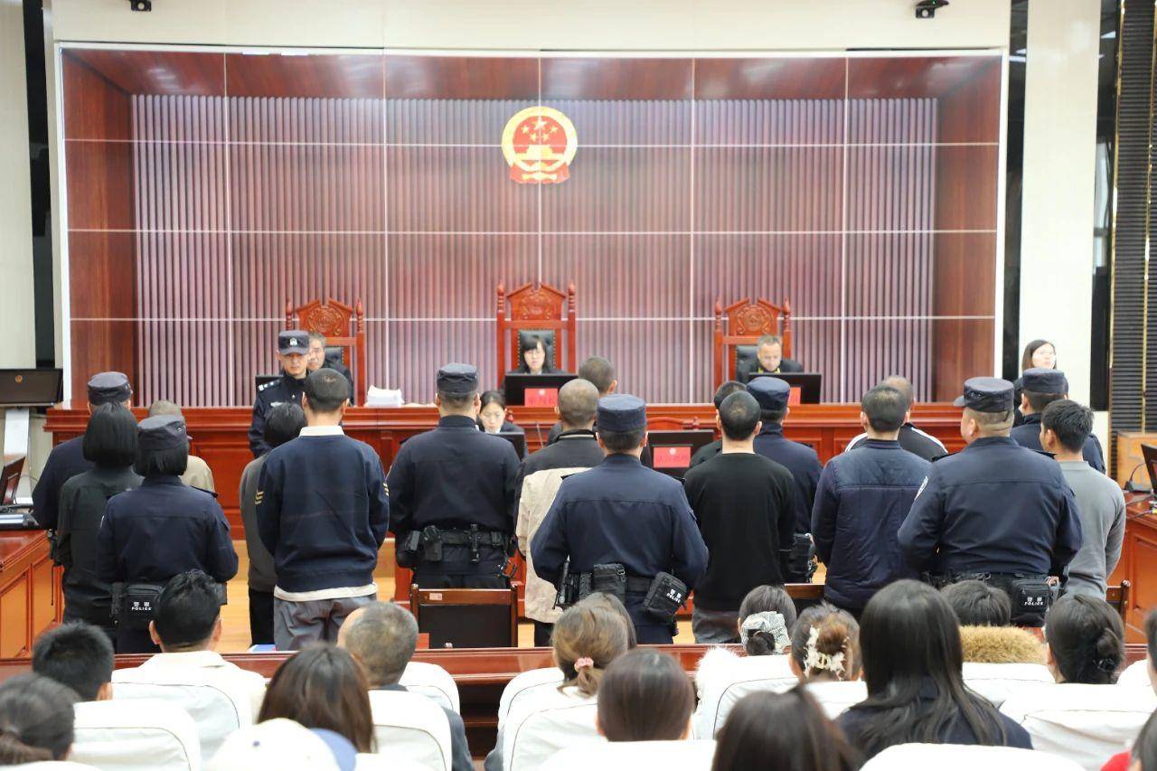 直播赌石骗局多人获刑：“原石”是假货，“切绿”系人为控制，“缅商”是演员
