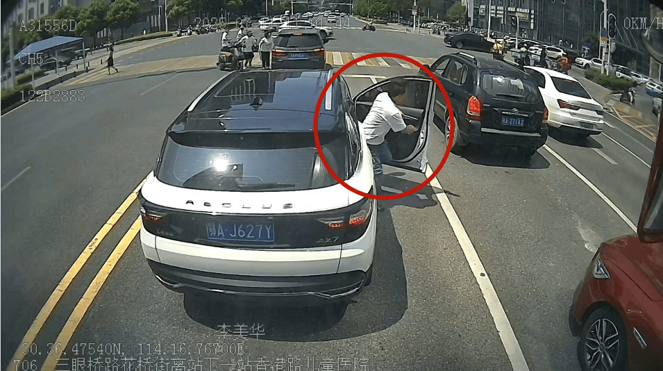 武汉闹市突发，这4人被拍到！