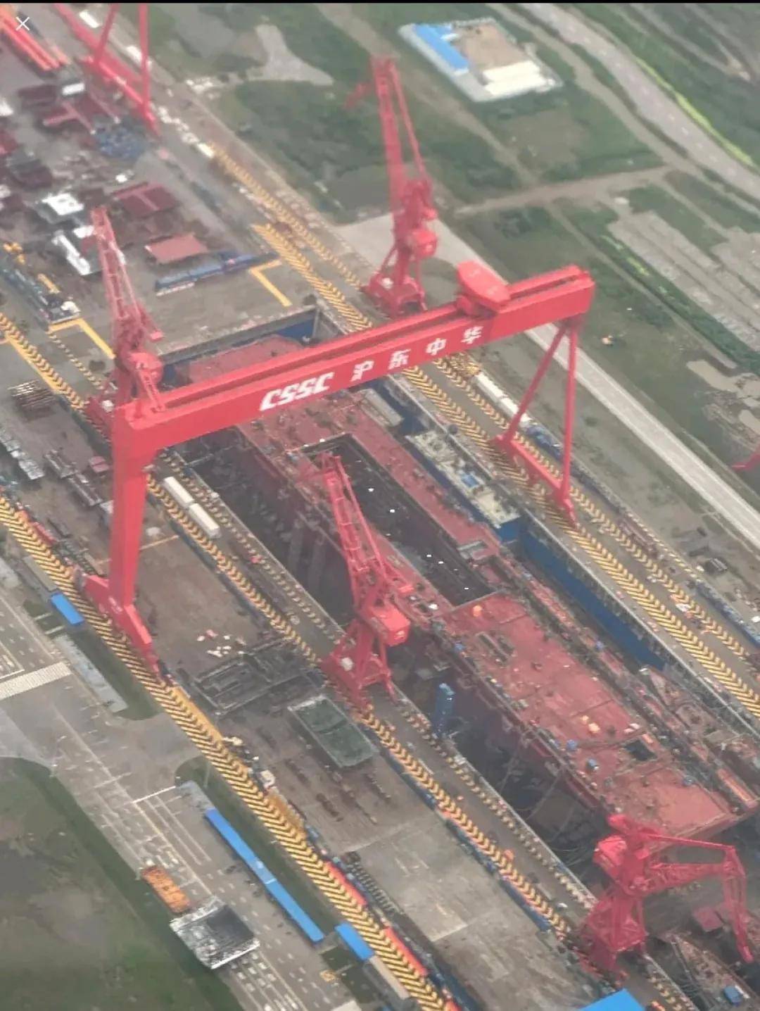 一年服役三艘？076“四川”舰开始试航，是“福建”舰的搭子吗？